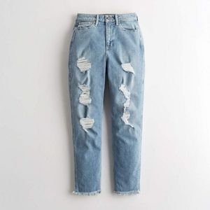 Hollister Curvy Ultra High-Rise Mom Jean